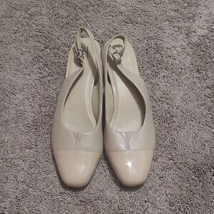 Trotters Beige Women's Flats